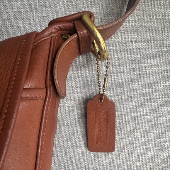 Vintage Coach Whitney Bag in British Tan From 1995 - Picture 2 of 10